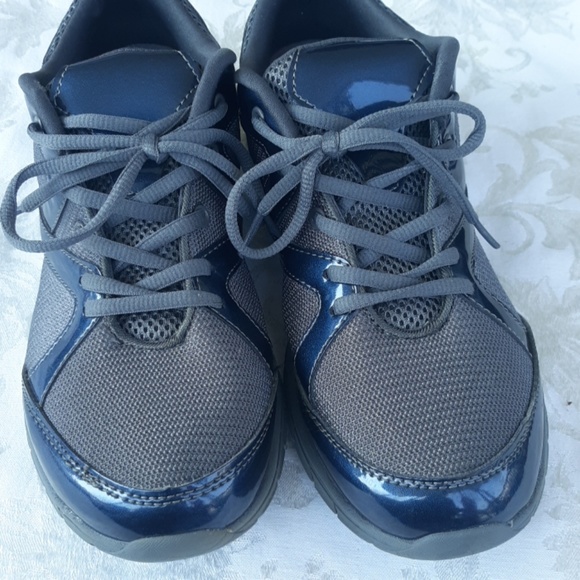 tennis shoes for scrubs